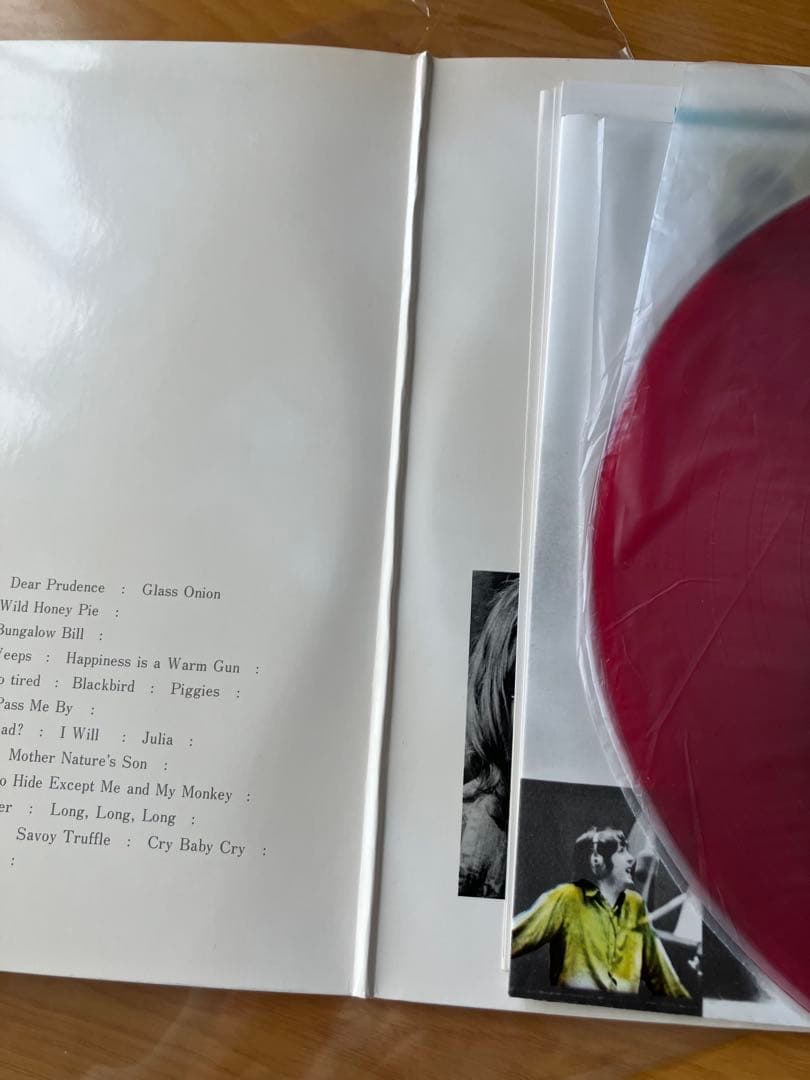 真っ白　ノーシミ　モノ82年　レッドカラー　ホワイト