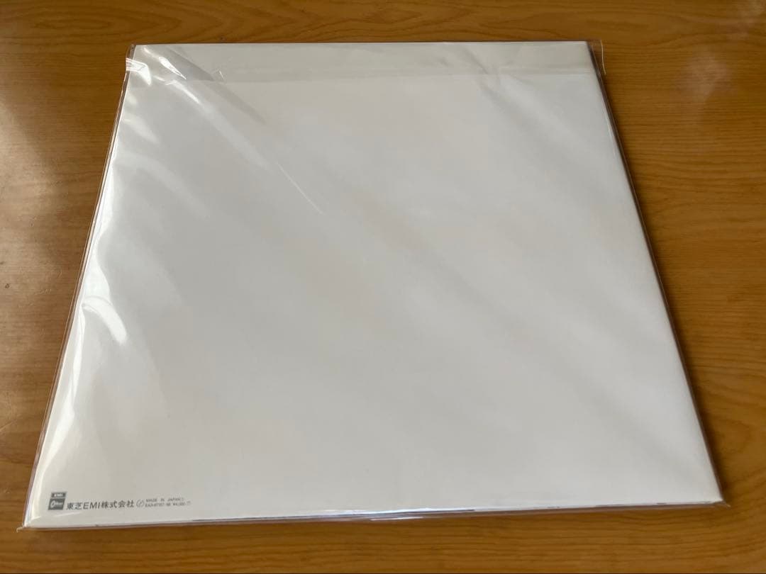 真っ白　ノーシミ　モノ82年　レッドカラー　ホワイト