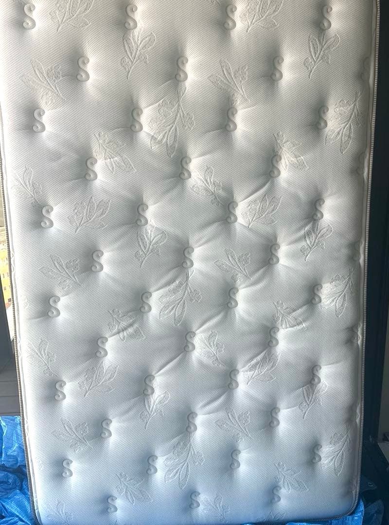 シモンズ ゴールデンバリュープレミアムセミダブルマットレス　ビューティーレスト