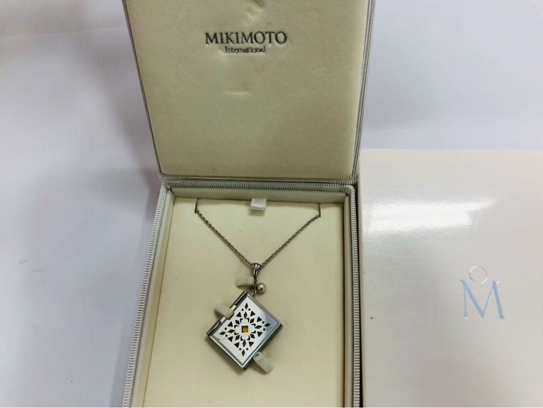 ☆ミキモト　時計付ネックレス　箱付