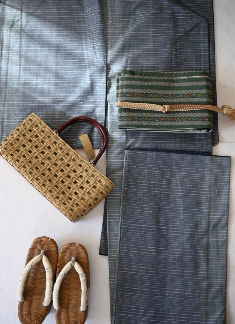 デニムライクな 浅いブルーの紬