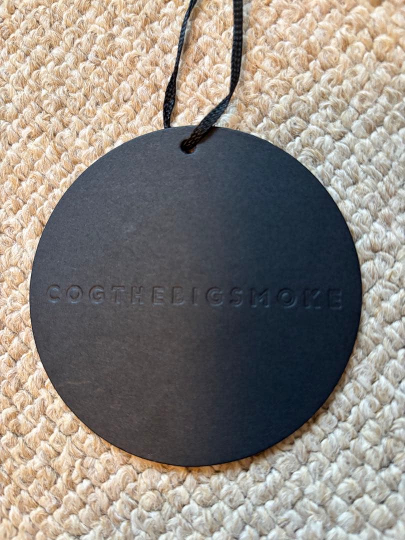 COGTHEBIGSMOKE、ワイドネックラグランスリーブショートトップ、