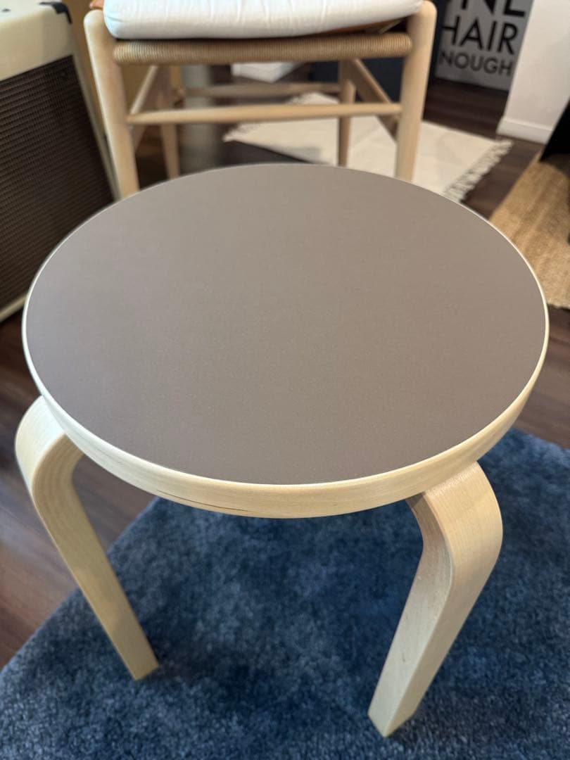 新品　artek スツール E60 モーヴ　4本脚　リノリウム　アルテック