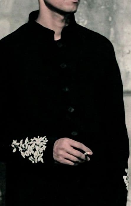 黒 ノーカラー ジャケット ピューター刺繍