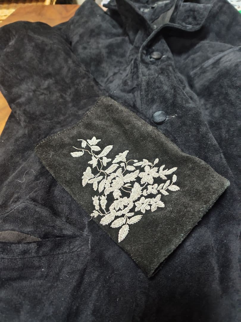 黒 ノーカラー ジャケット ピューター刺繍