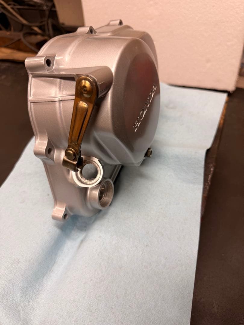 エイプ50 クラッチカバー