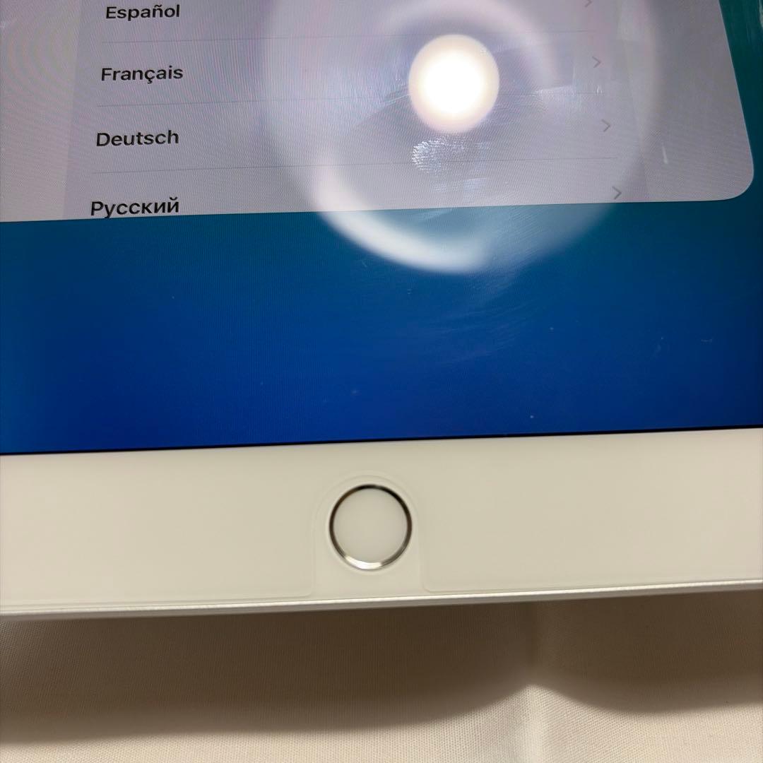 Apple iPad (第8世代) シルバー 32GB wifi モデル