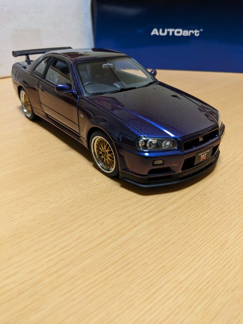 オートアート1/18　ニッサン スカイライン GT-R R34