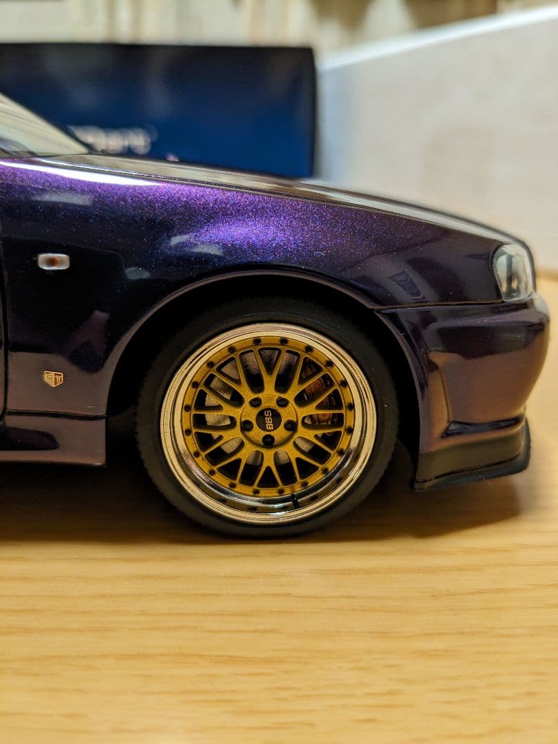 オートアート1/18　ニッサン スカイライン GT-R R34