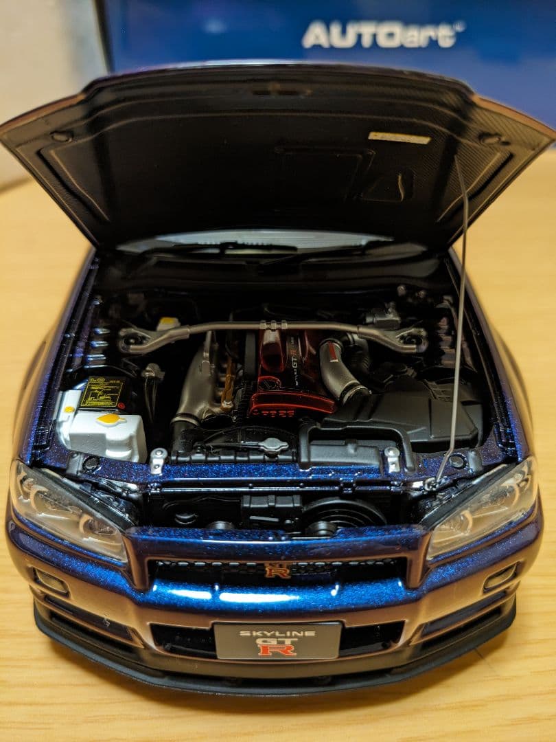 オートアート1/18　ニッサン スカイライン GT-R R34