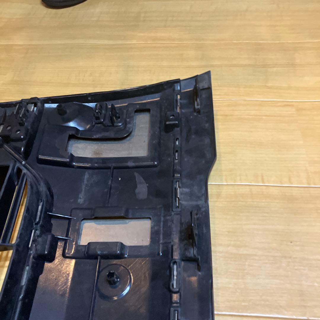 メ*ス様 トヨタ　5型ハイエース　ダークプライムⅡ 純正グリル