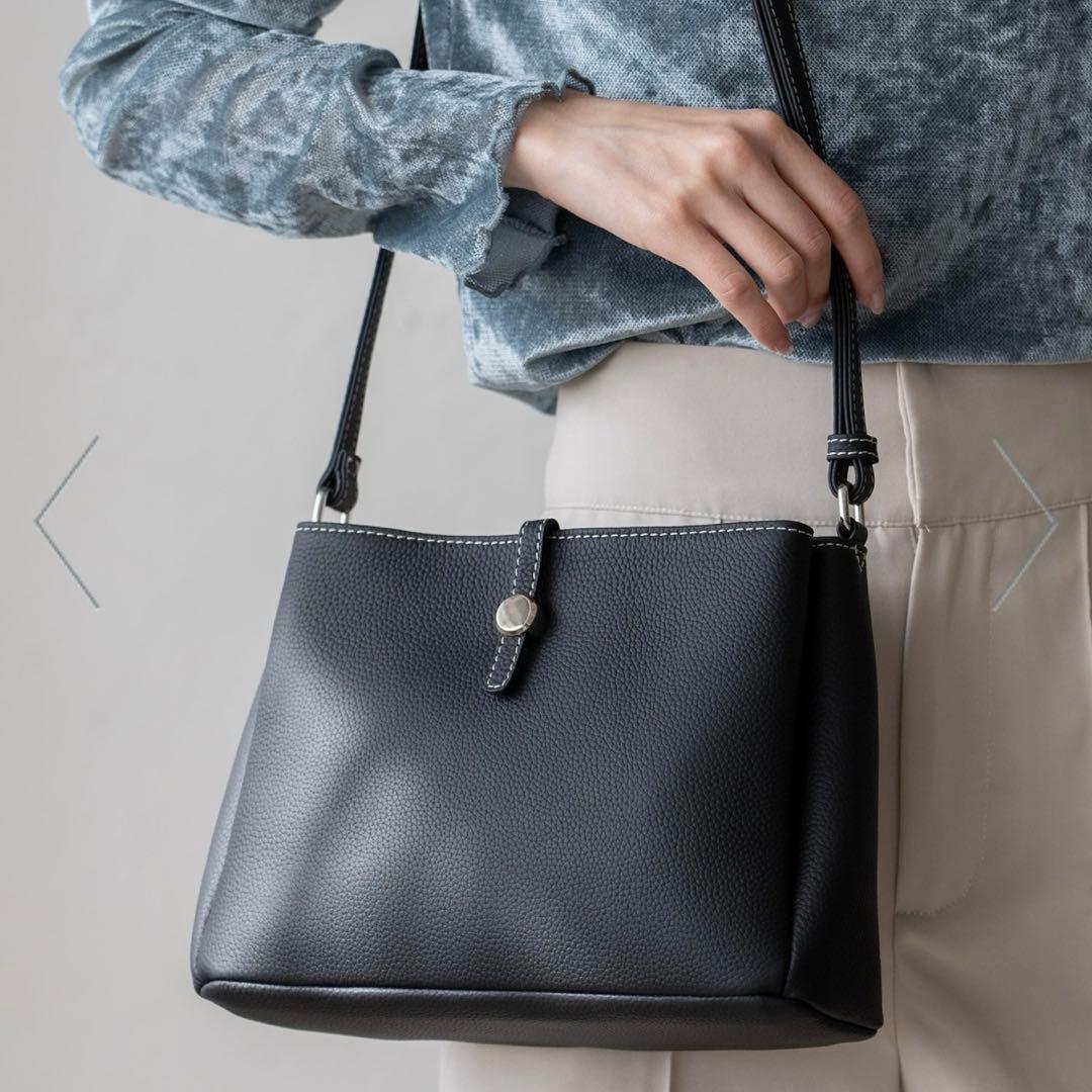 VitaFelice Depral 牛革ショルダーバッグ