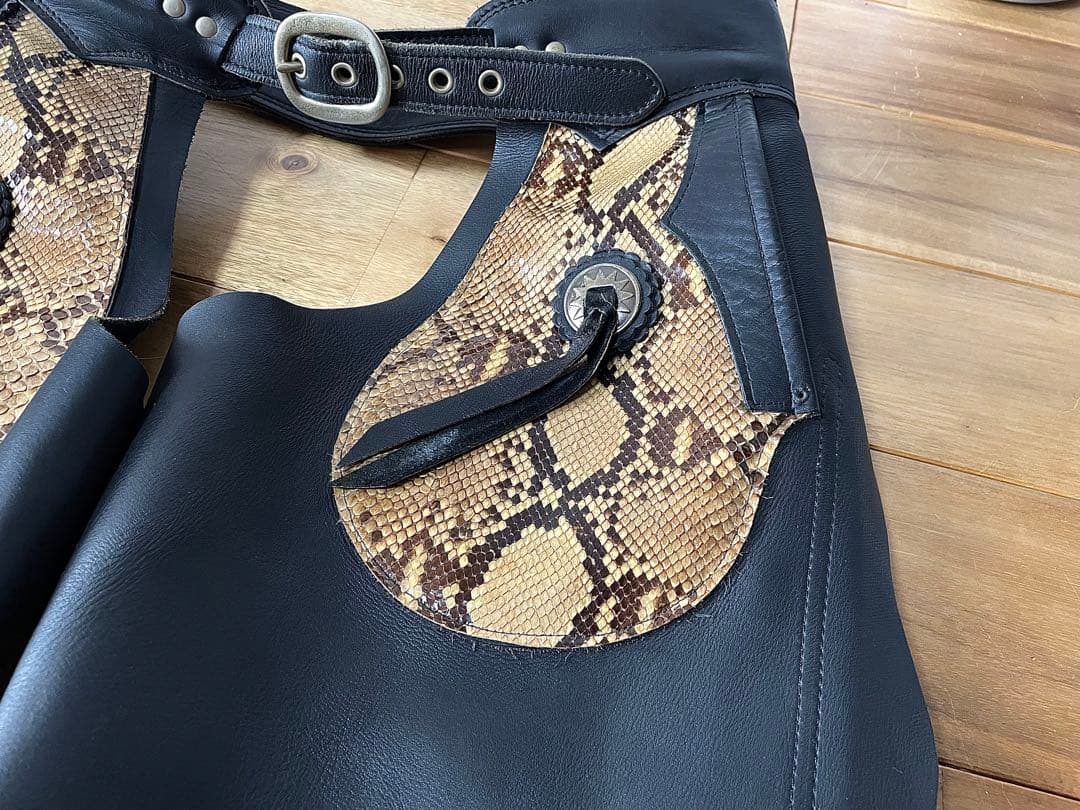 Funnyウェスタンレザー チャップス ヘビ革カスタム品