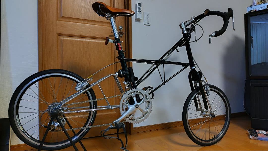 アレックスモールトンのAPB