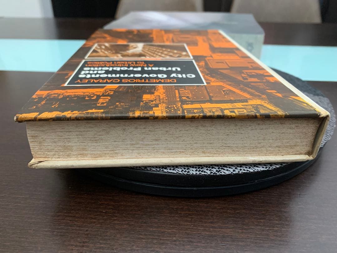 希少　City Governments and Urban Problems