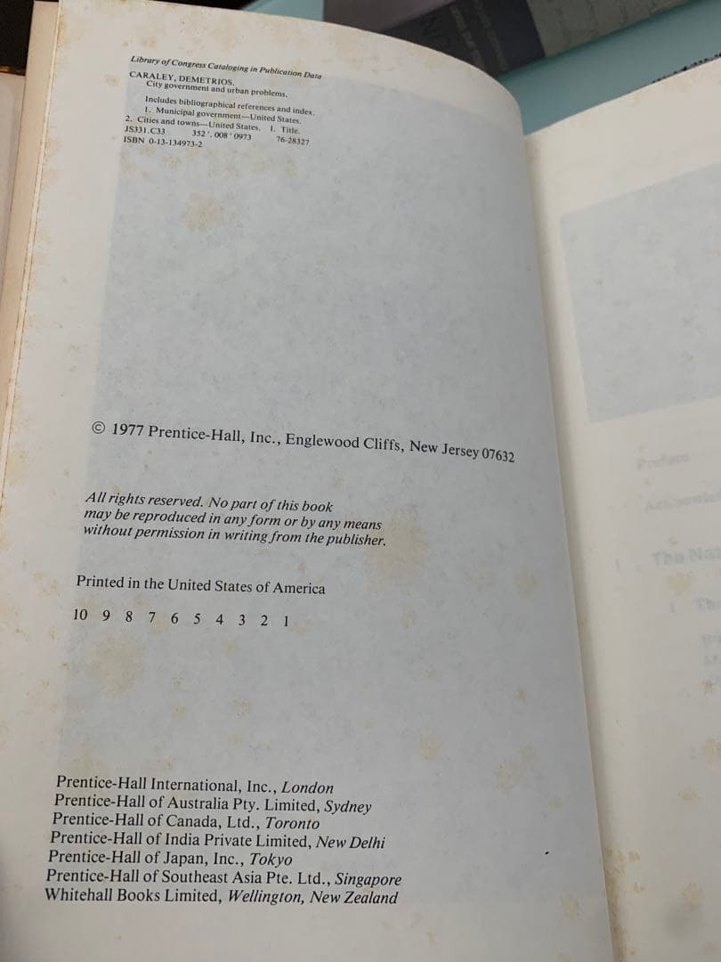 希少　City Governments and Urban Problems