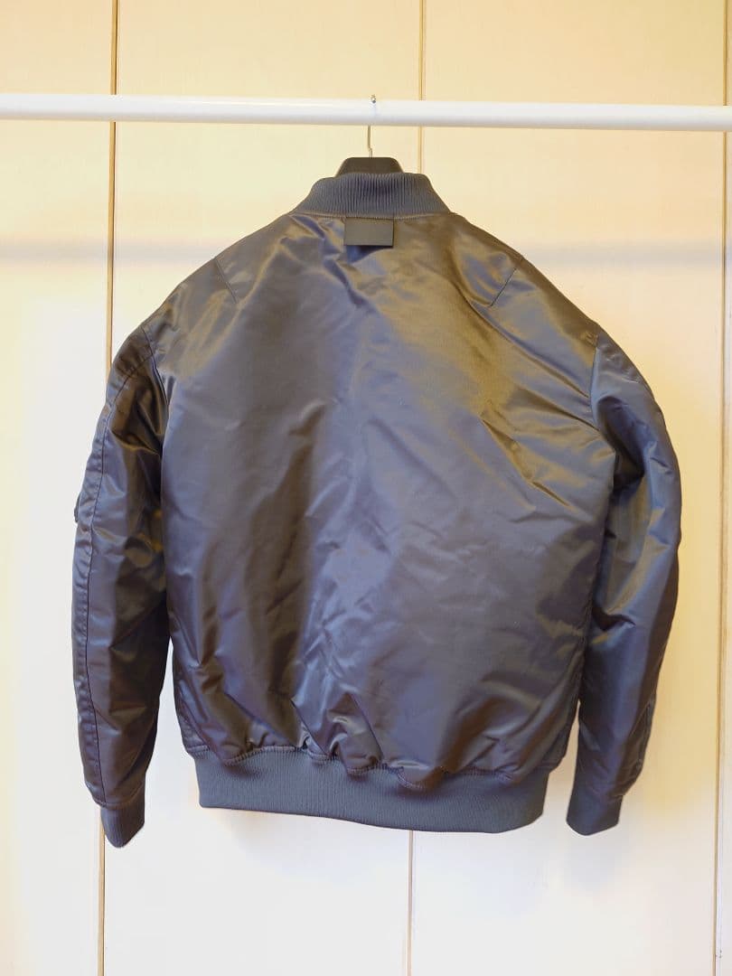 ユニクロ　+J復刻ハイブリッドダウンオーバーサイズMA1　Mサイズ　グレイ