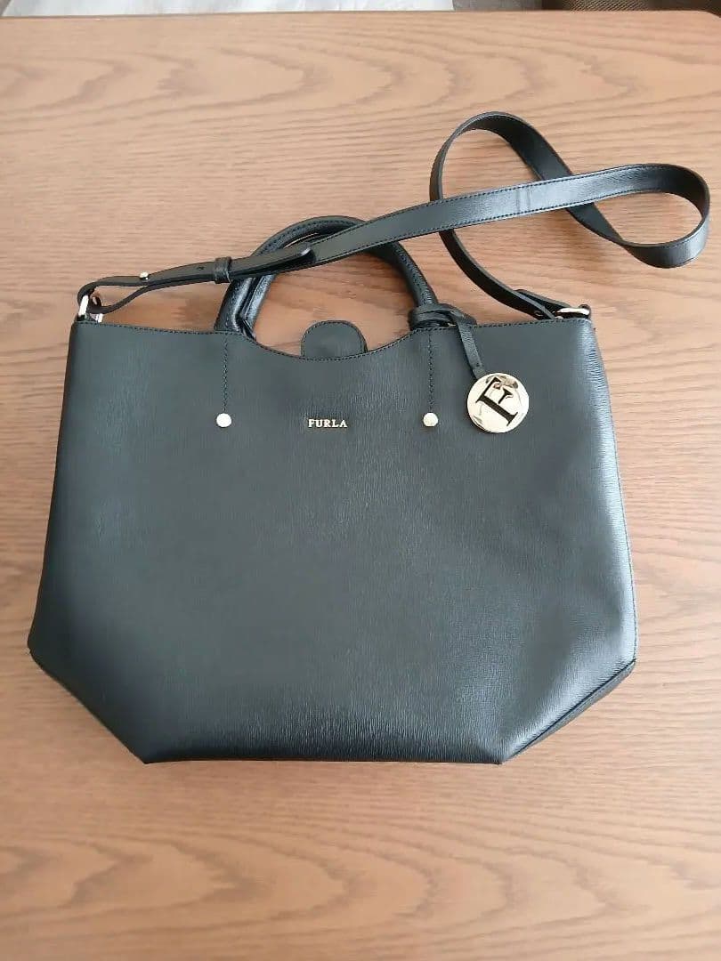 美品　FURLA 2way、A4ショルダー　トートバッグ