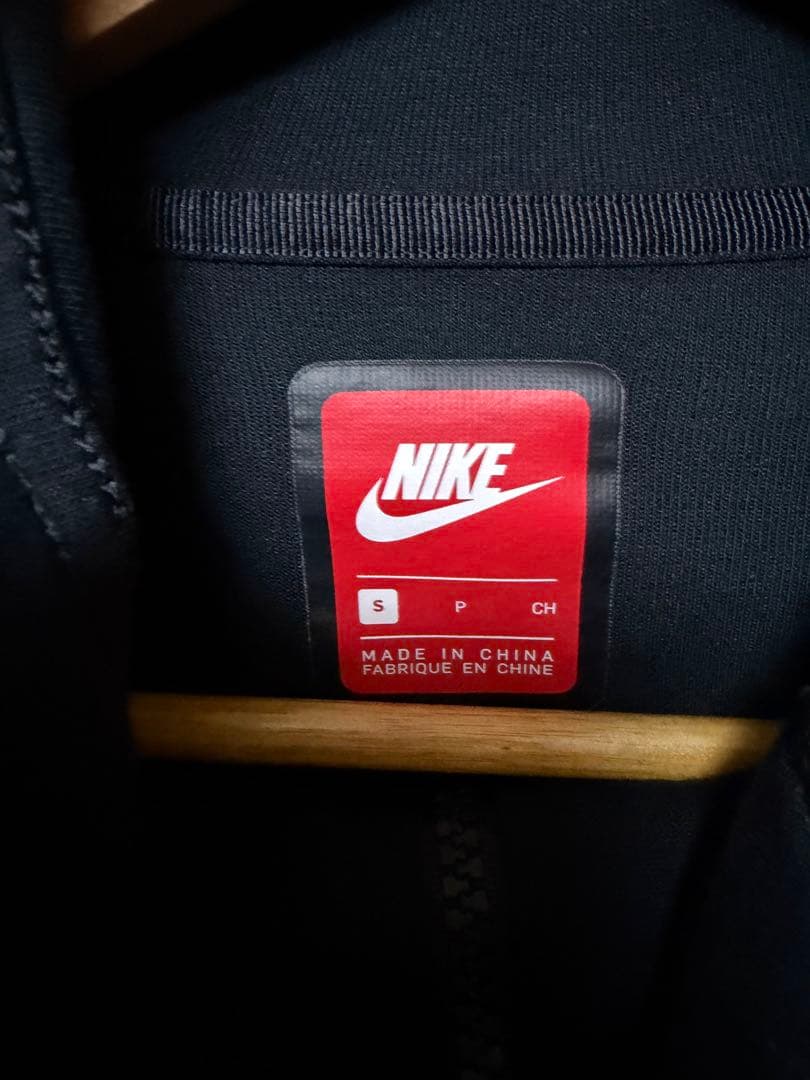 Nike フード付きブラックパーカー Sサイズ