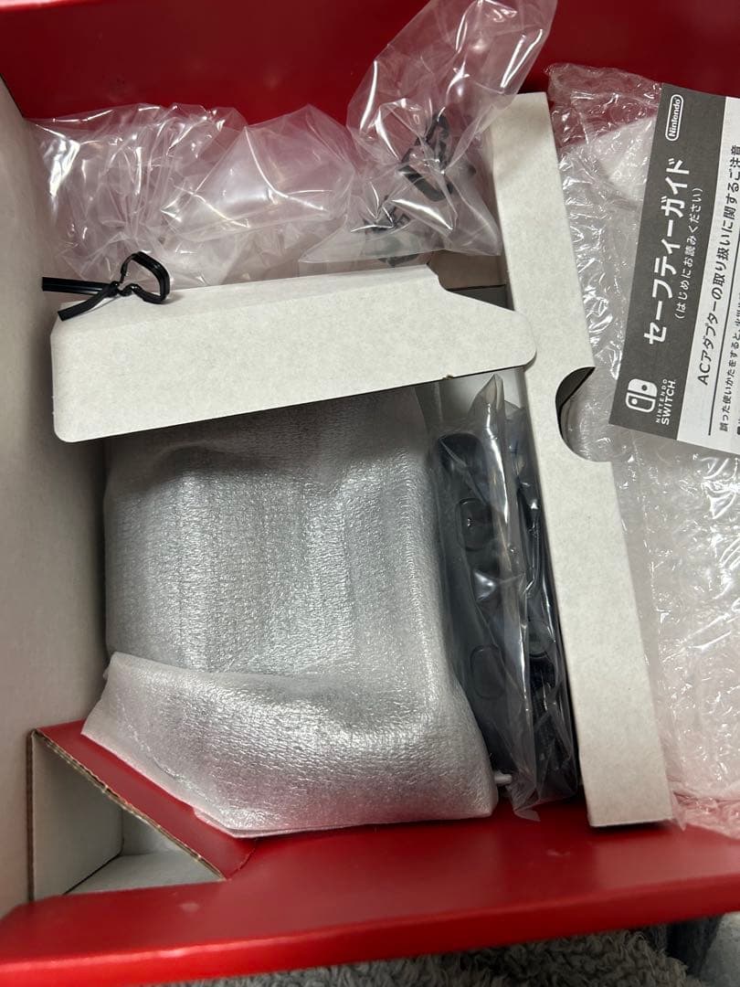 Nintendo Switch 本体　Joy-Conブルー・レッド　エイジ様