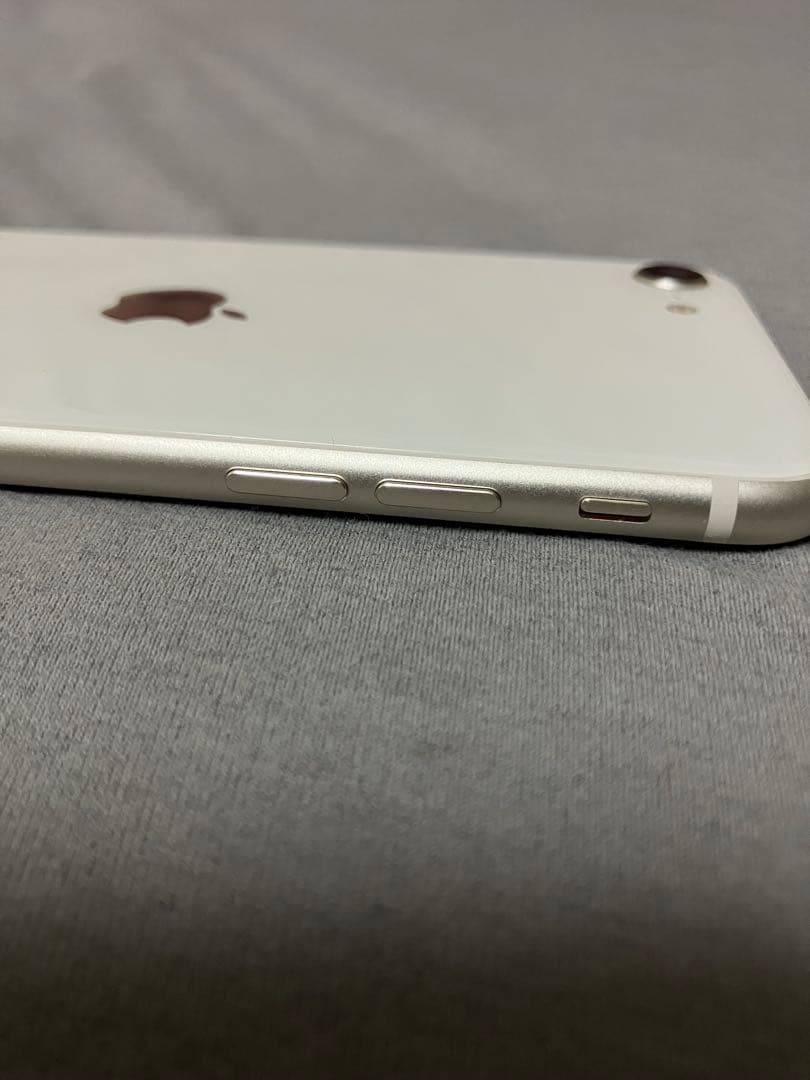 た*ん様 Apple iPhone SE 第3世代 64GB ホワイト 本体