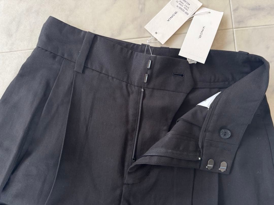 【新品未使用】定価6.4万円Vince ブラック ハイウェストショートパンツ