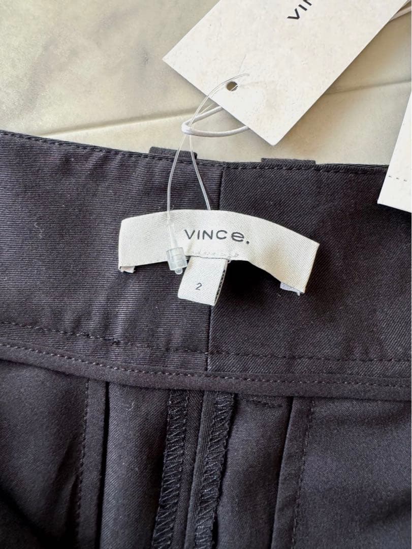 【新品未使用】定価6.4万円Vince ブラック ハイウェストショートパンツ