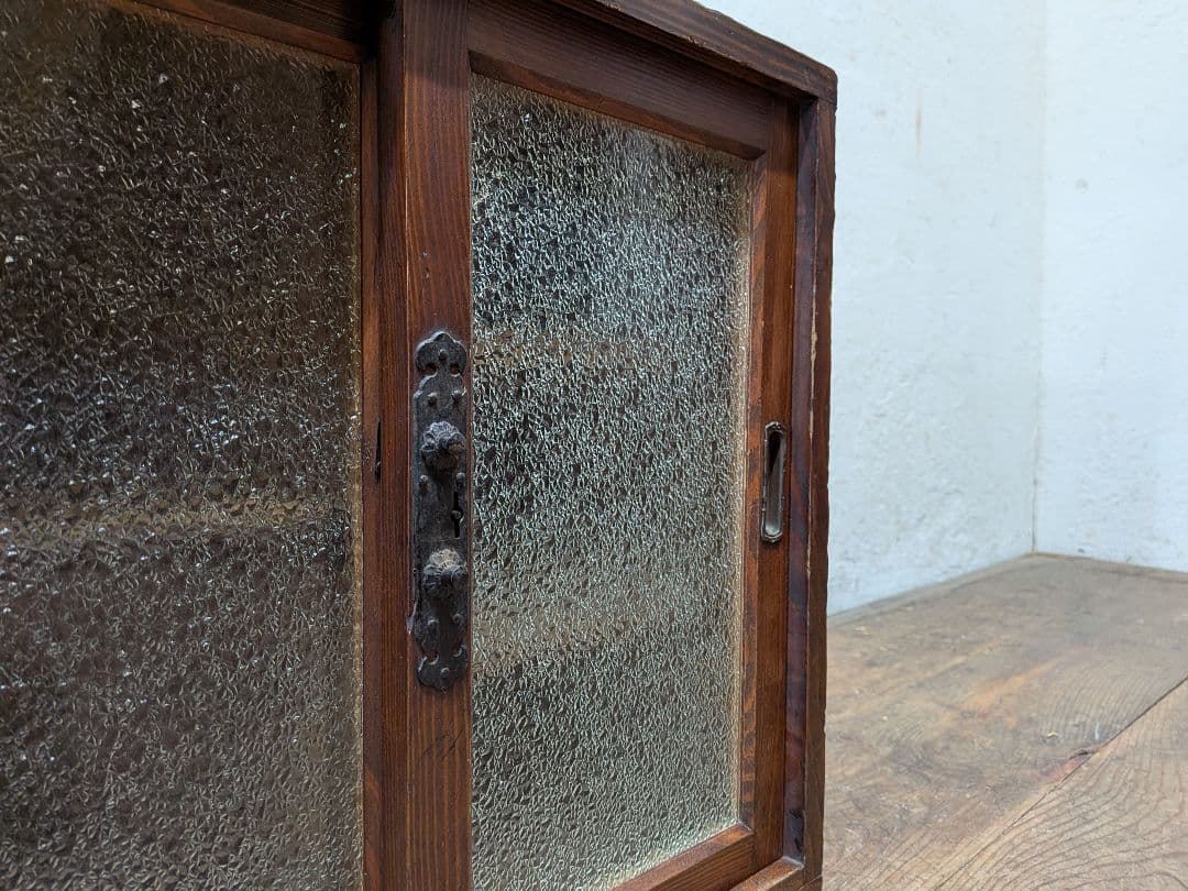 1111 アンティーク　ダイヤガラスのキャビネット　飾り棚　ケース　古家具レトロ