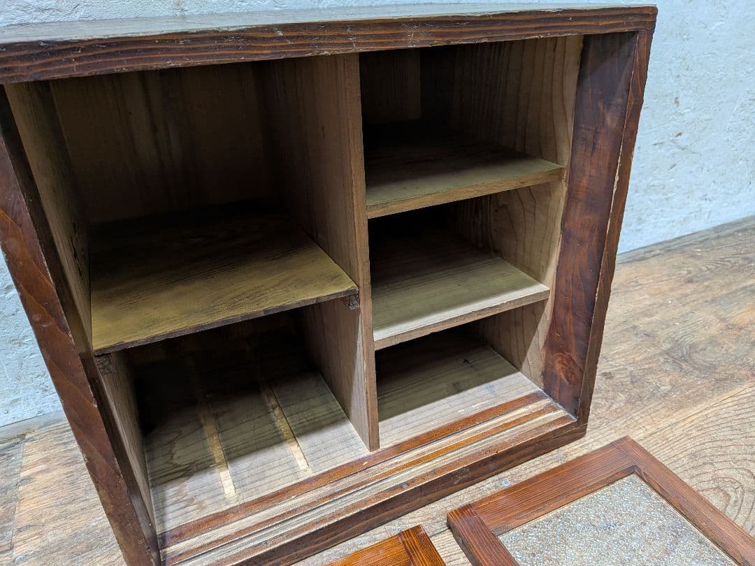 1111 アンティーク　ダイヤガラスのキャビネット　飾り棚　ケース　古家具レトロ