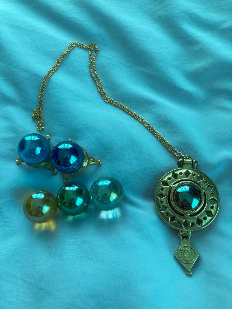 シュシュトリアン バルミラクルペンダント ビー玉6色