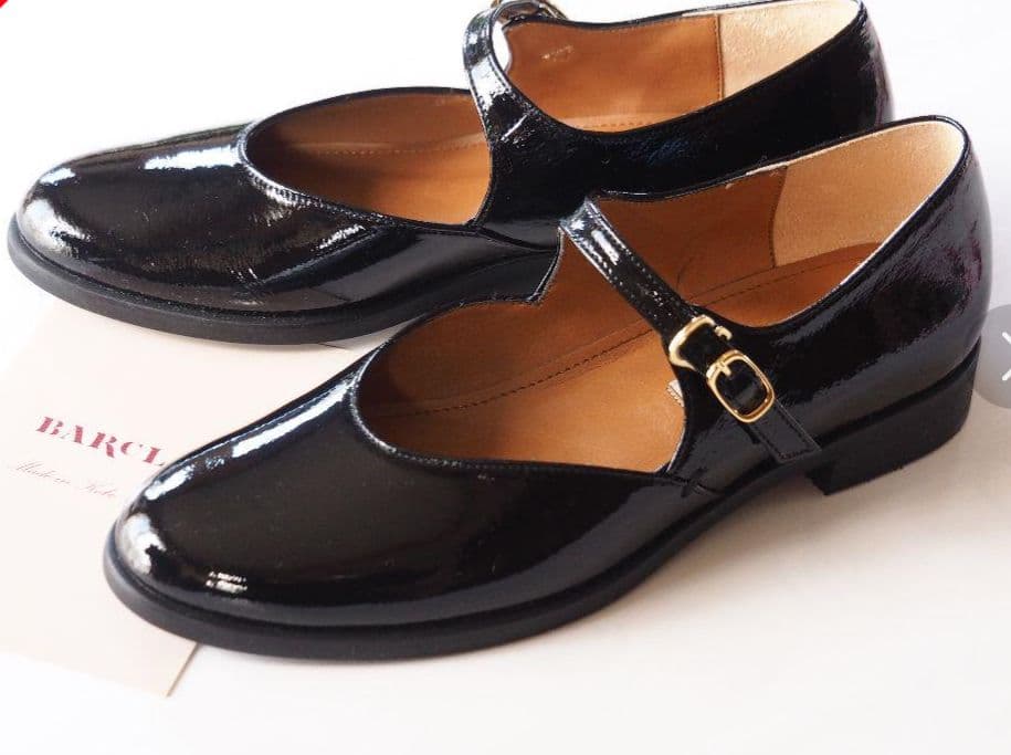 最終値下げ　BARCLAY ストラッププレーンパンプス(ブラック・エナメル)