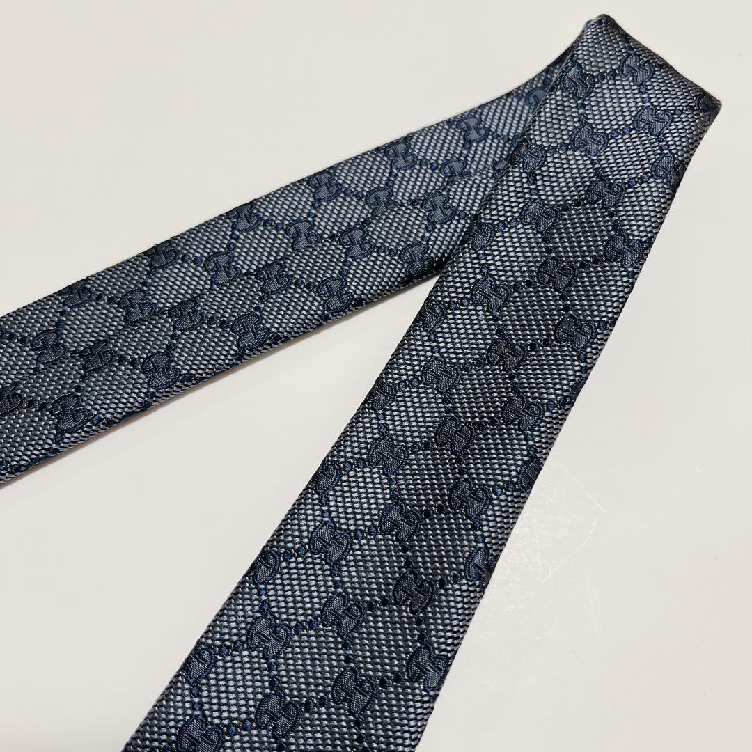 新品タグ付き グッチ ネクタイ ハイブランド GG柄 インターロッキング 光沢