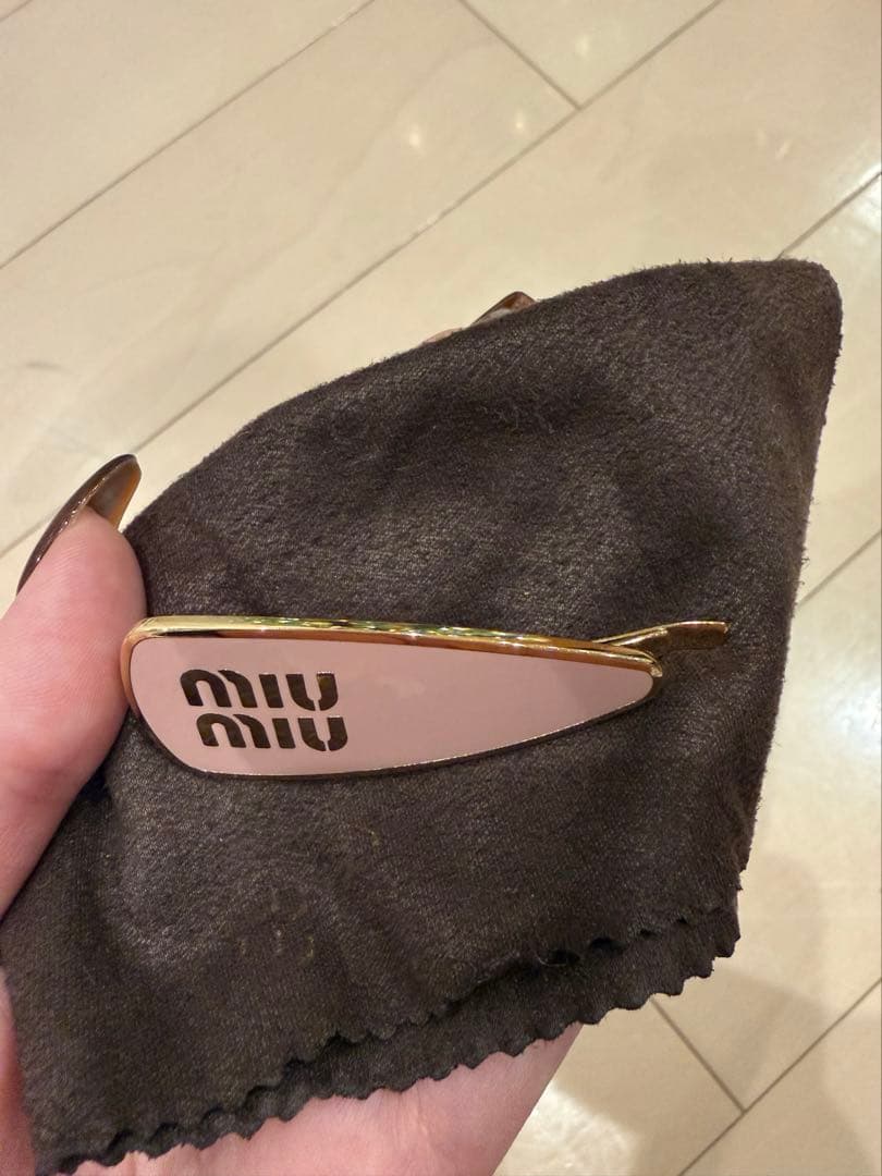 MIUMIU ヘアピン