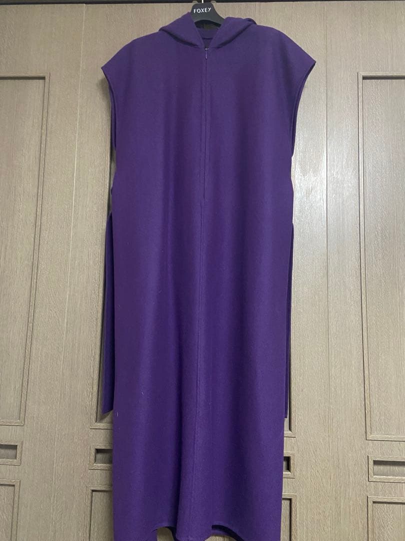 クリーニング済み　フード付きパープル　ロングワンピース ジレ