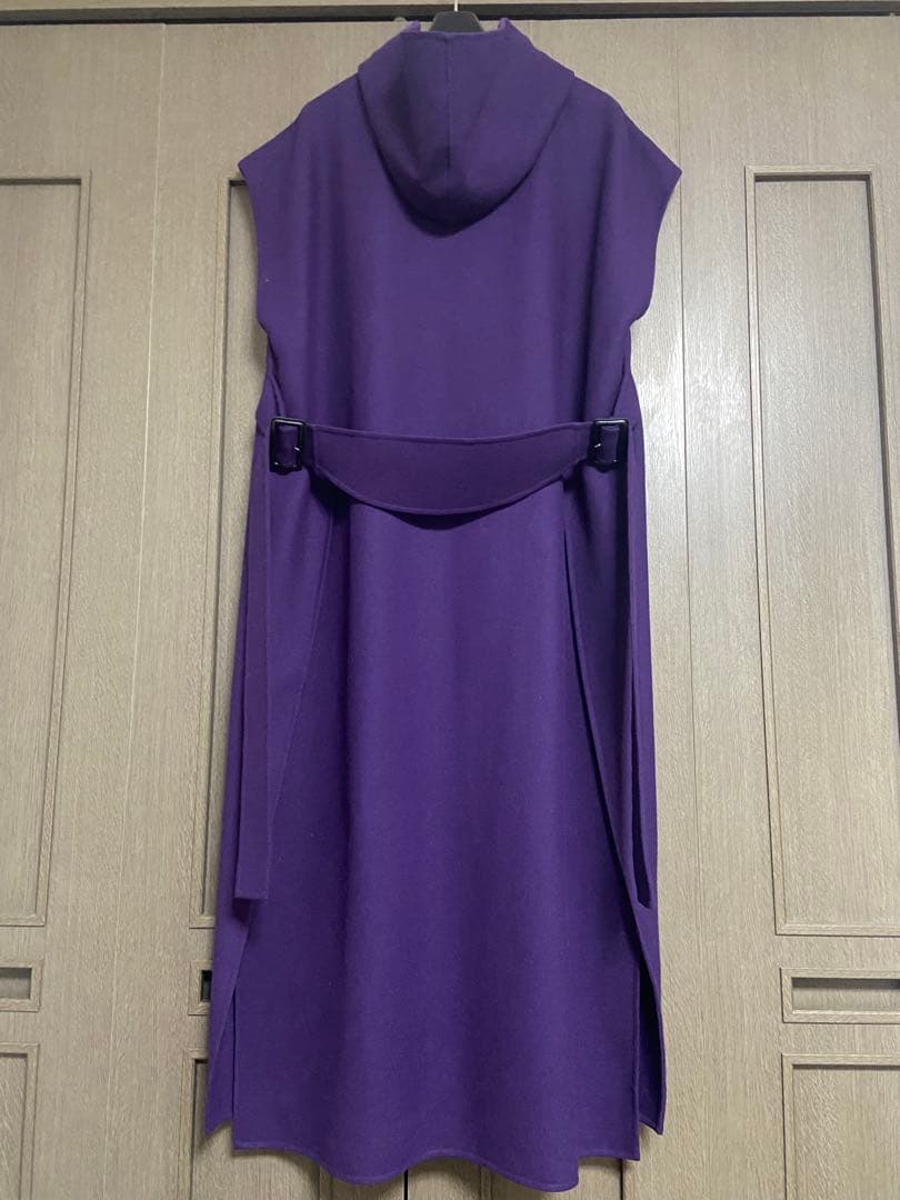 クリーニング済み　フード付きパープル　ロングワンピース ジレ