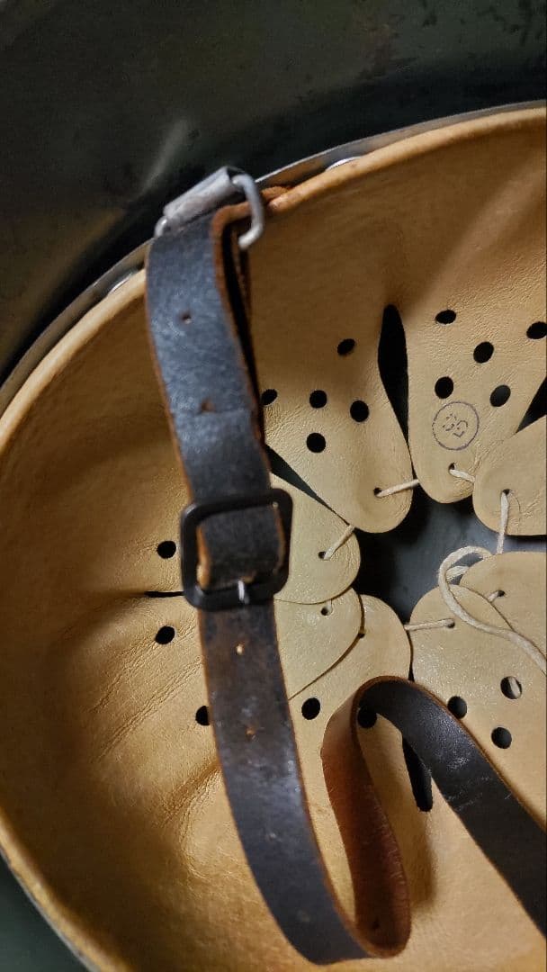 WW2ドイツ軍☆ドイツ陸軍М40ヘルメット（シェル64）実物？戦後品？