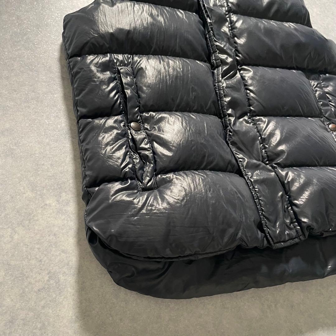 【高品質・人気】タトラス キルティング ダウンベスト ワッペン刺繍ロゴ 光沢