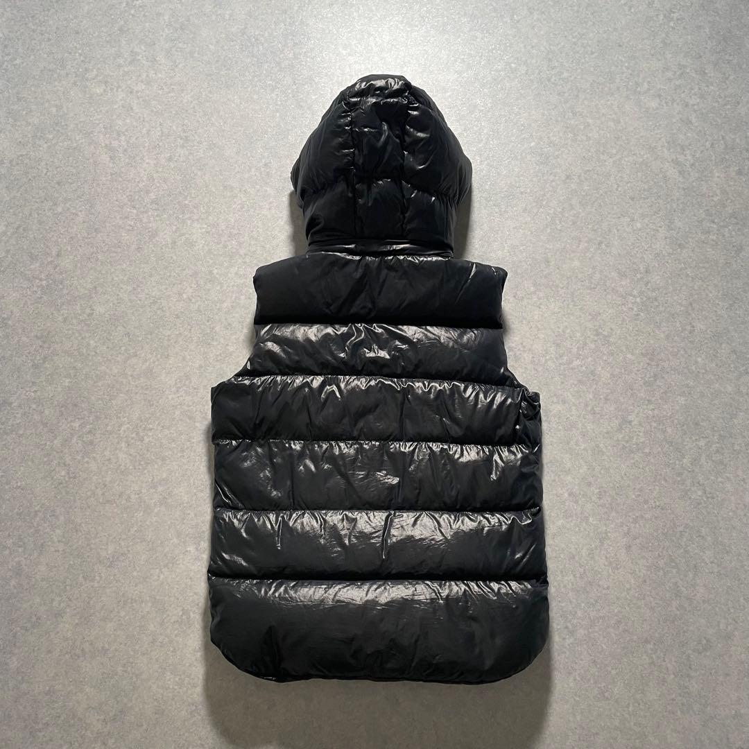 【高品質・人気】タトラス キルティング ダウンベスト ワッペン刺繍ロゴ 光沢