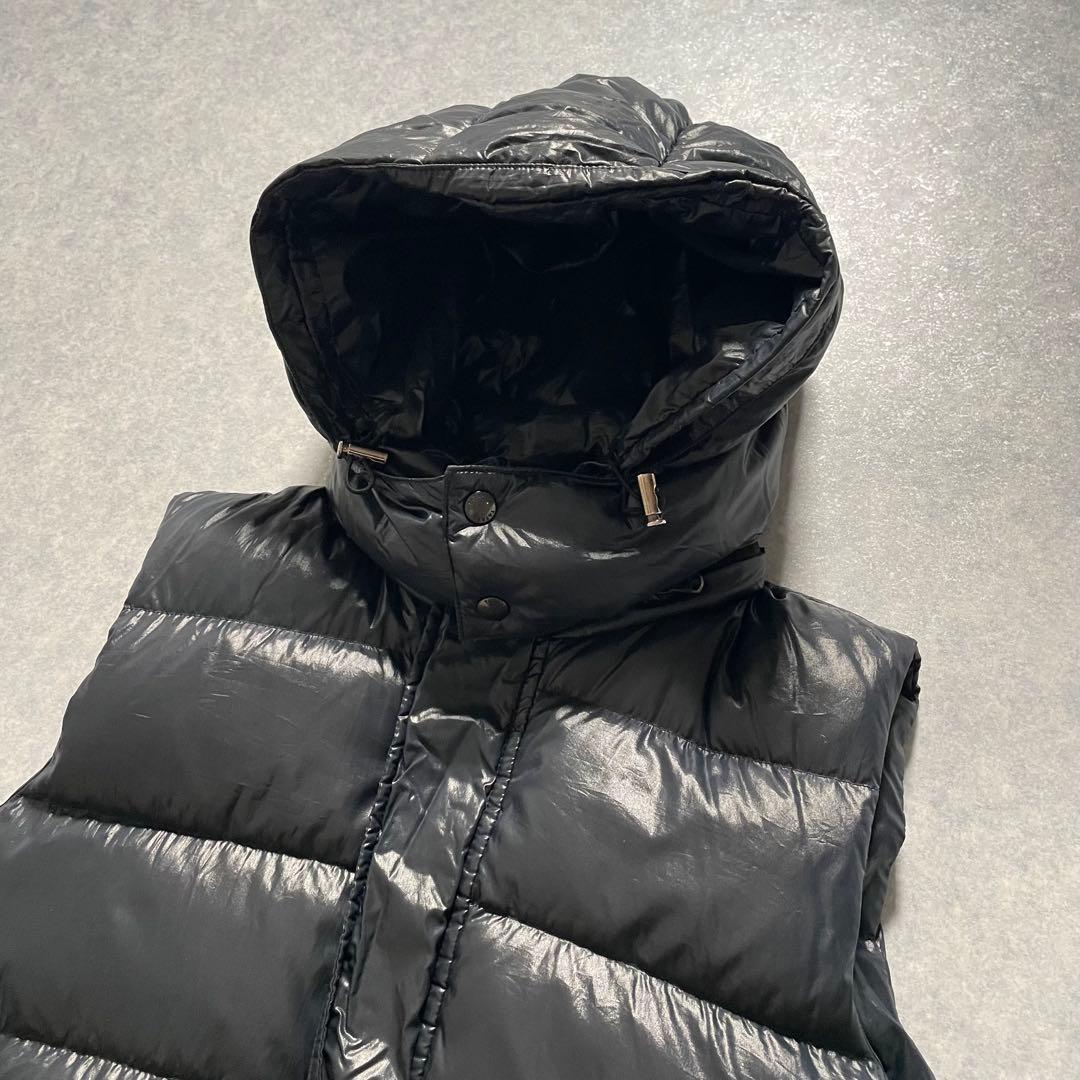 【高品質・人気】タトラス キルティング ダウンベスト ワッペン刺繍ロゴ 光沢