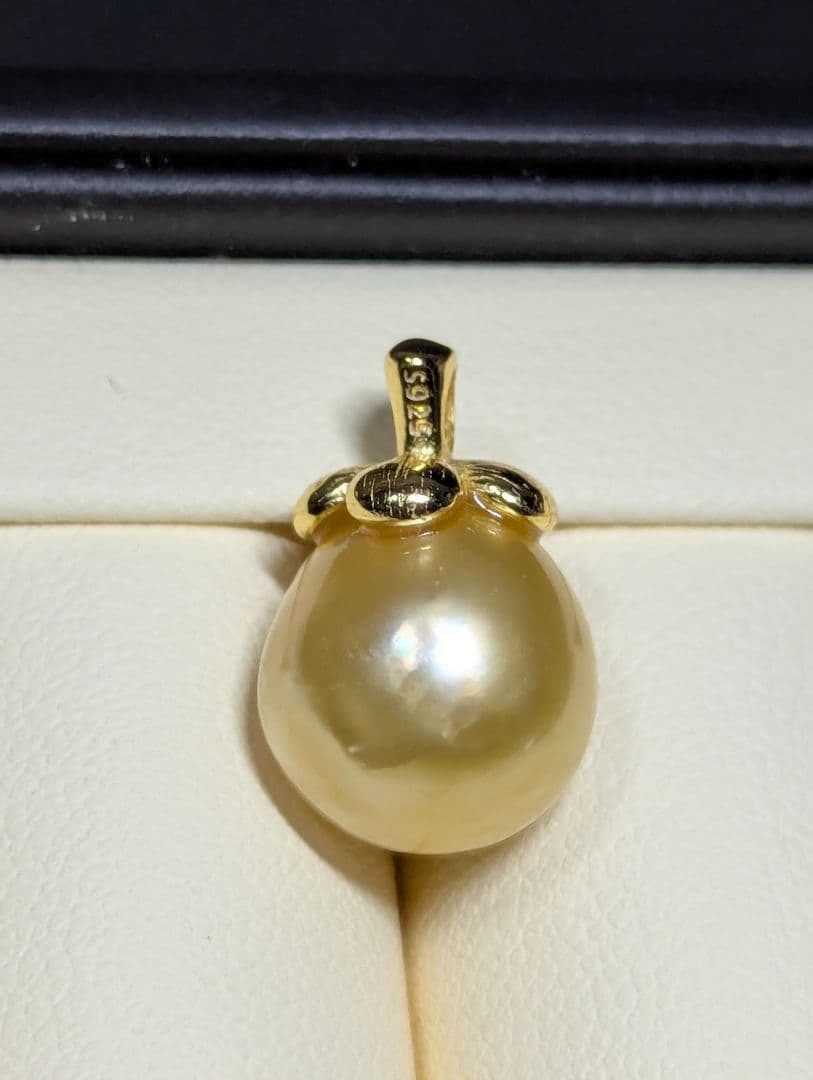 P46 南洋白蝶真珠　ゴールデンパール　SV ペンダントトップ