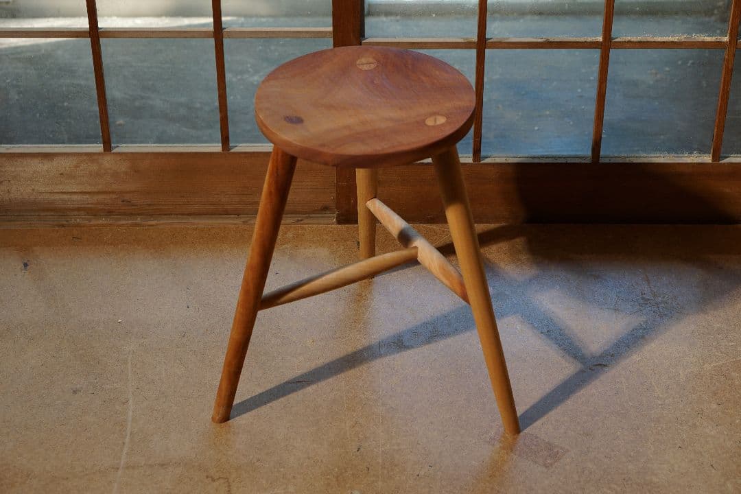 〜お部屋に置くだけで、なぜかほっとする〜 桜のスツール