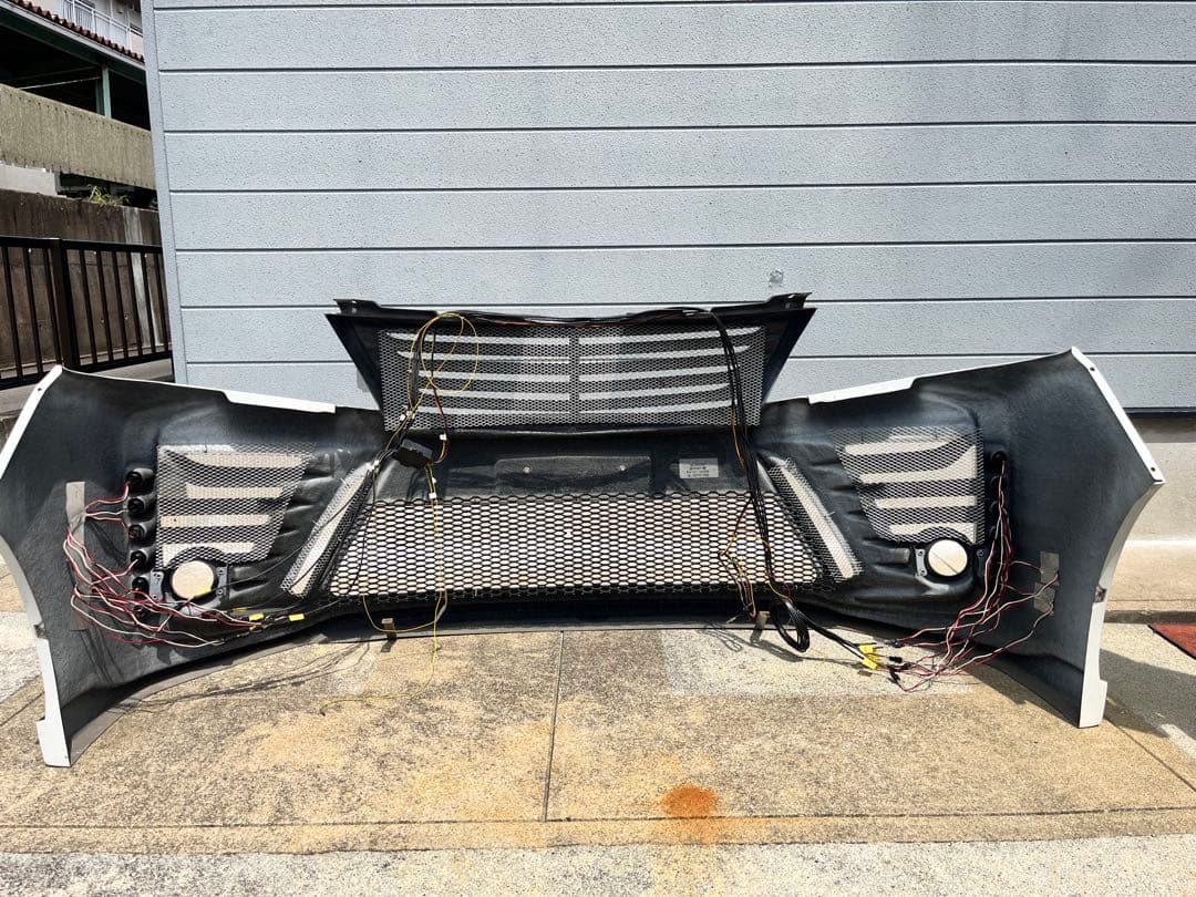 シルクブレイズ　フロントバンパー ヴォクシー80系りっぷとん