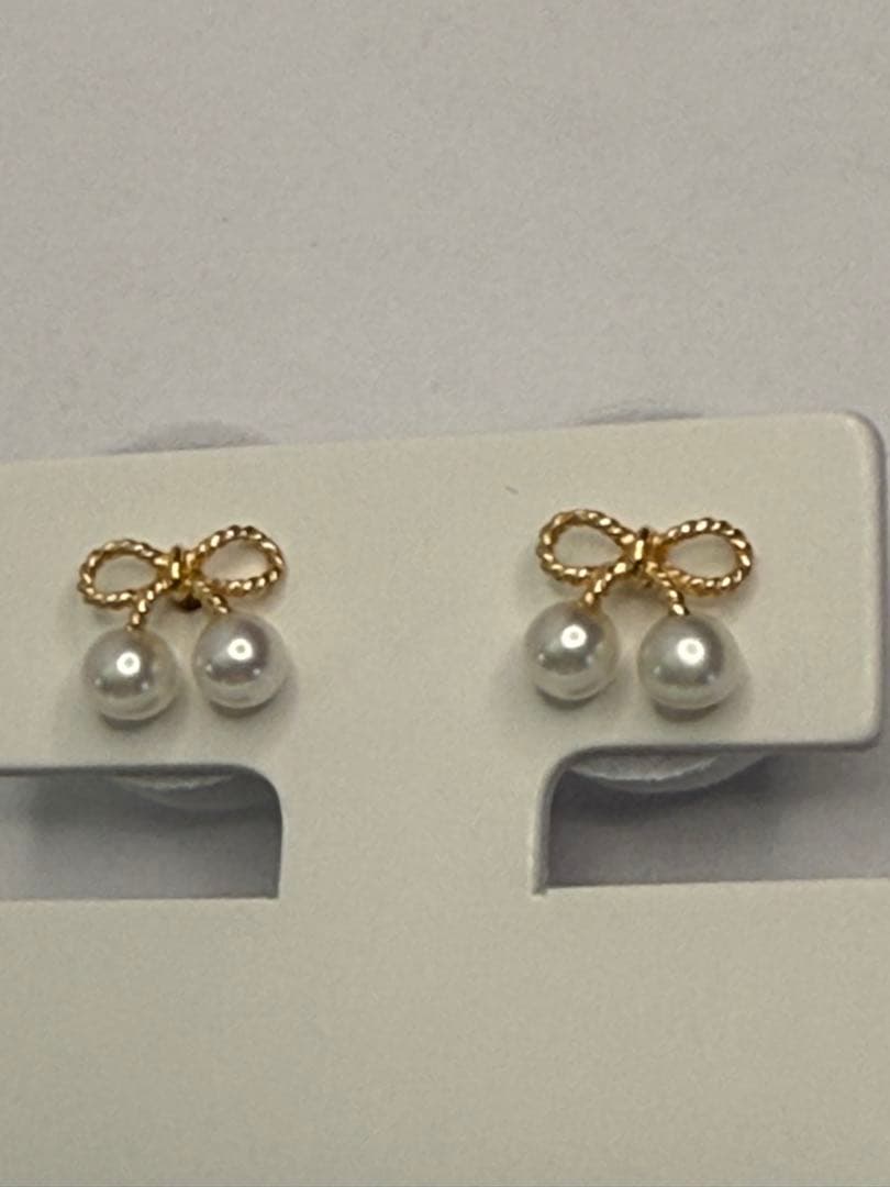 K18 リボン型ベビーアコヤパール付きピアス
