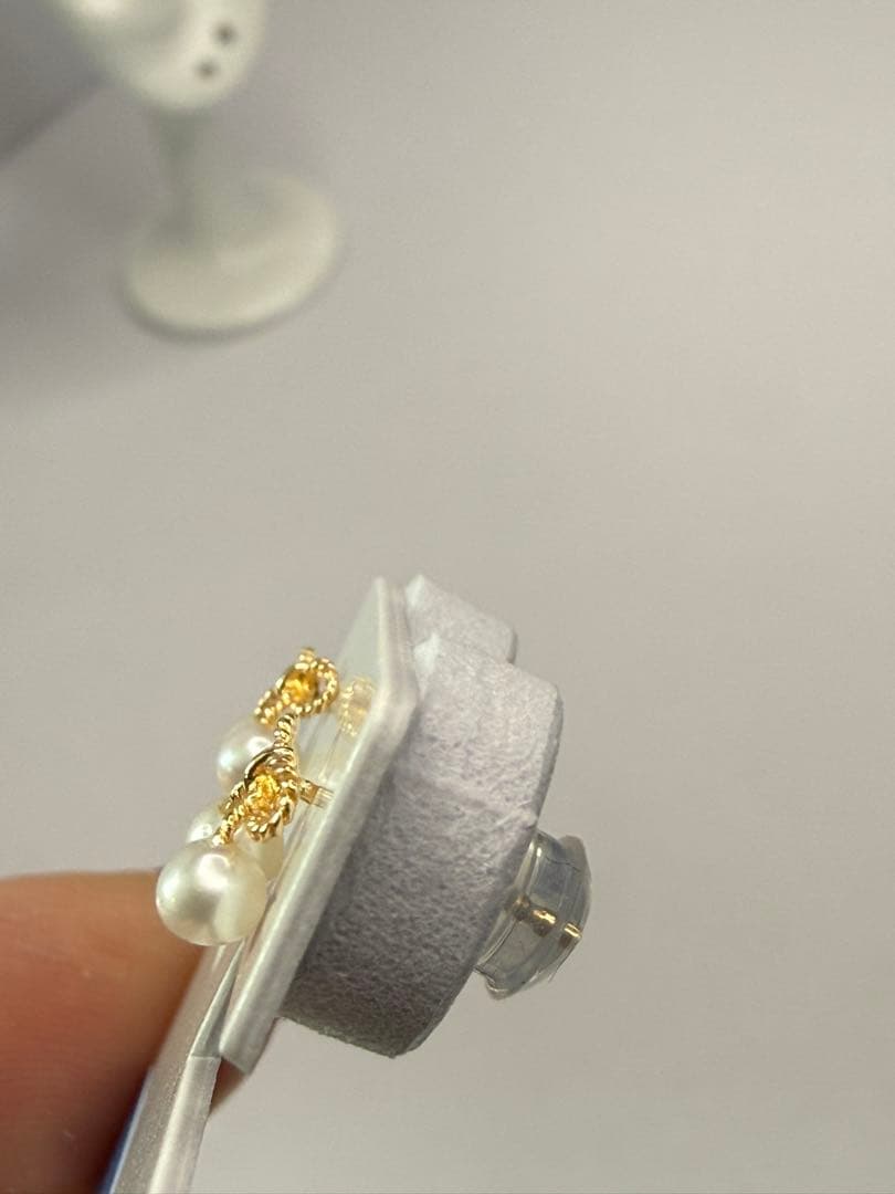 K18 リボン型ベビーアコヤパール付きピアス