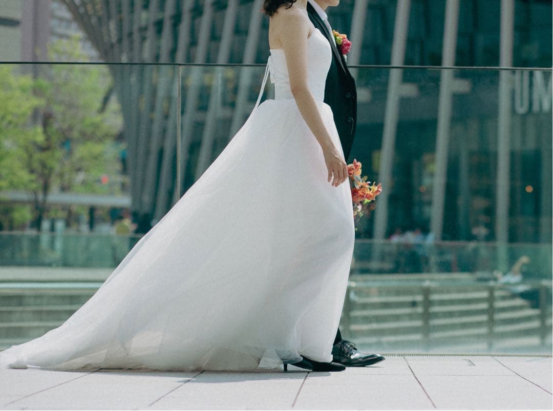 ウェディングドレス【前撮り・二次会用に！】ベール・グローブ付き/チュールホワイト