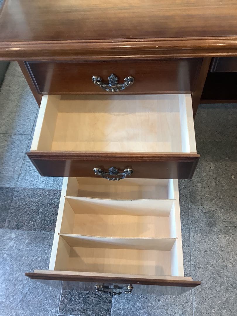 値引き‼️カリモク　両袖机　事務机　書斎　机　デスク　勉強　ワークデスク　現状品