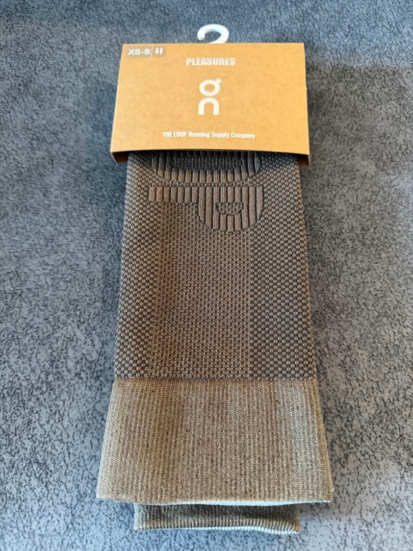 【希少新品】on アームスリーブ 限定エディション PLEASURES オン
