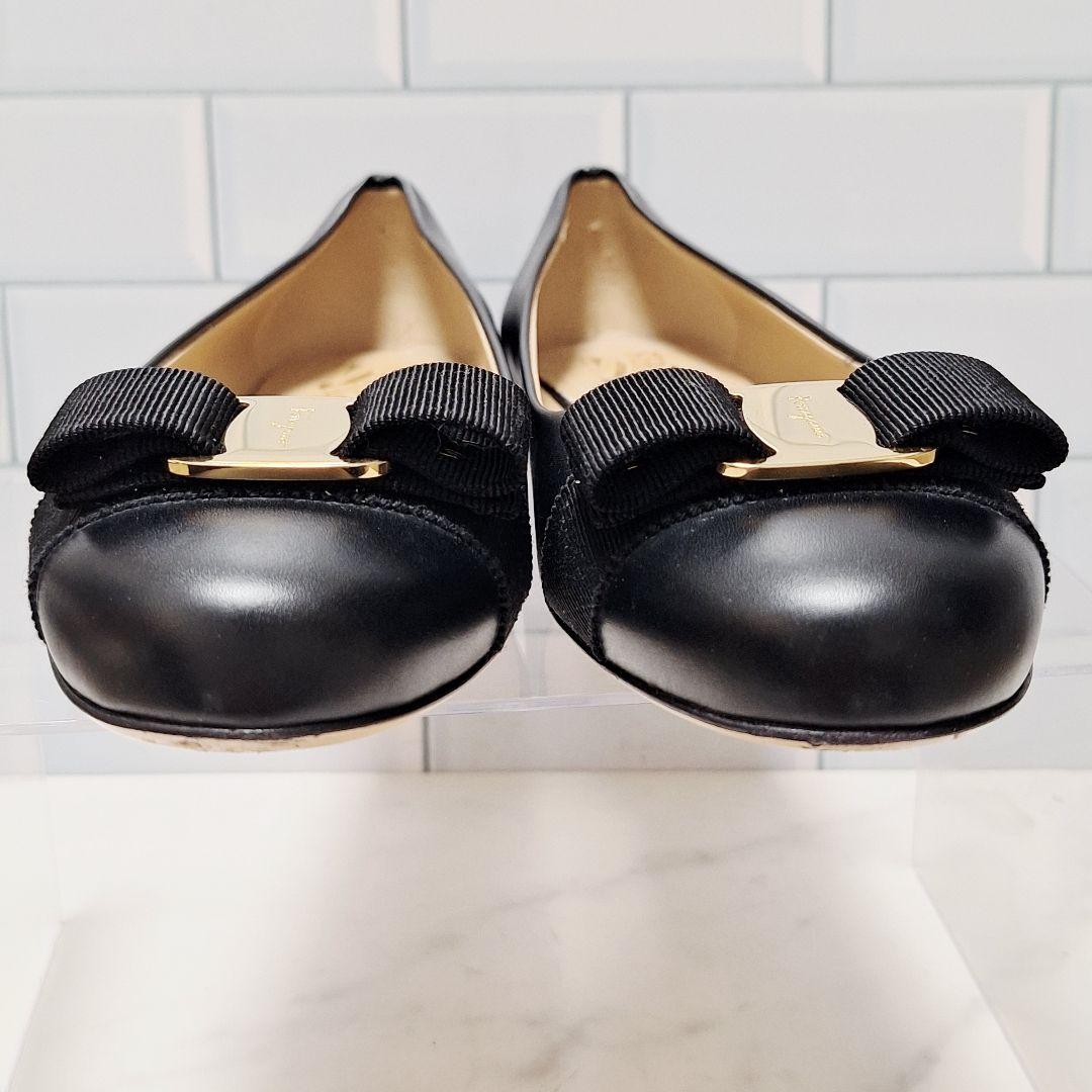 美品✨ フェラガモ ヴァリナ 25 ヴァラリボン フラットシューズ レザー 黒