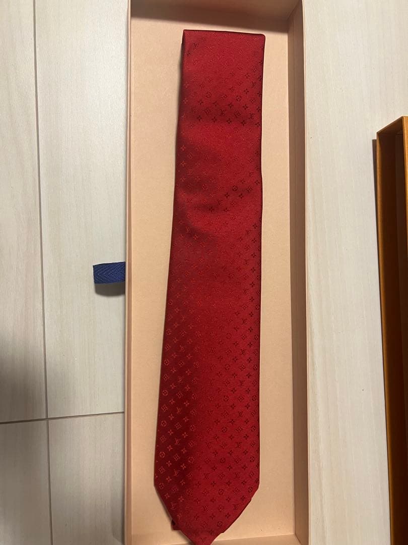 ⭐︎こうぽん⭐︎LOUIS VUITTON 赤 ドットパターン ネクタイ