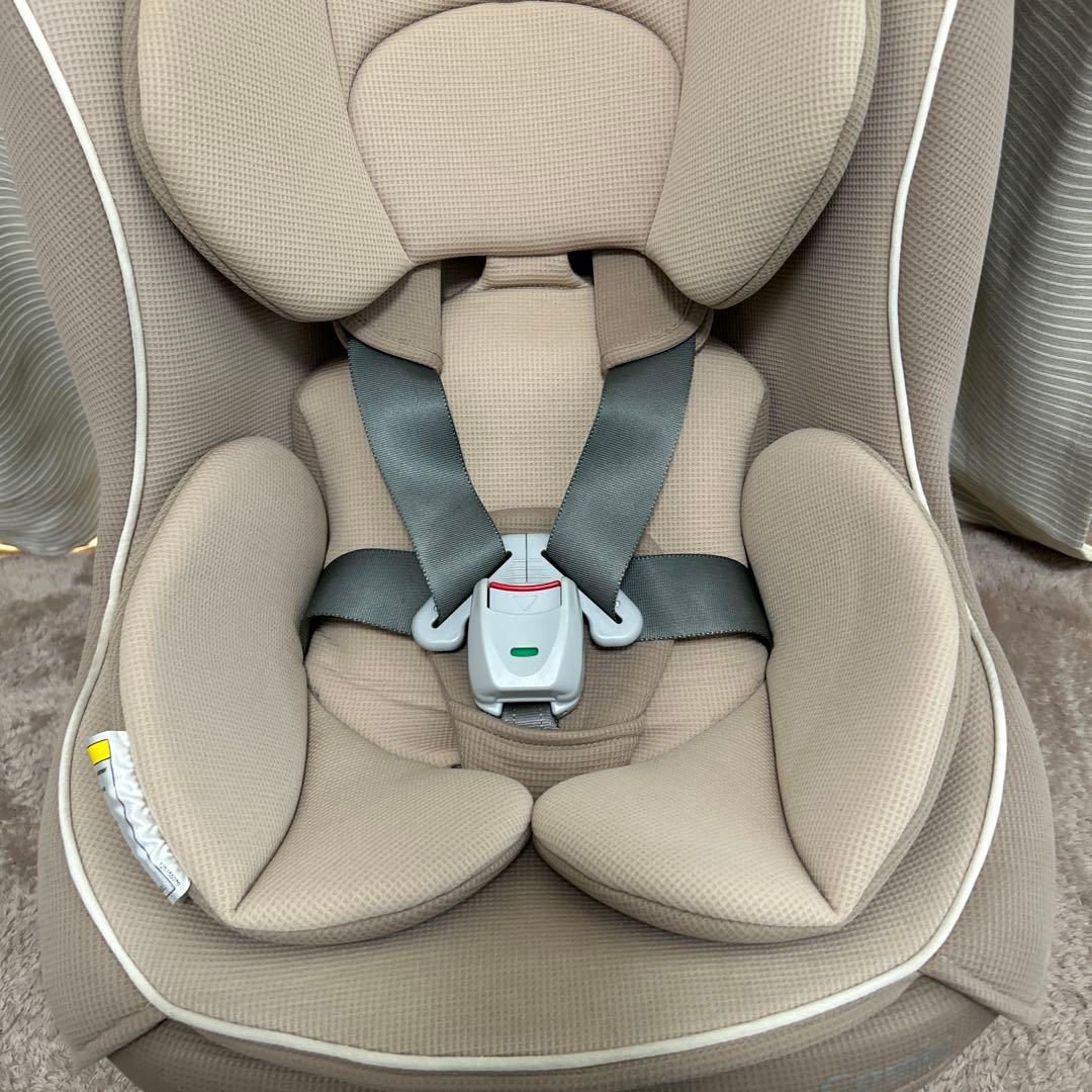 コンビ　 チャイルドシート ヘーゼルナッツ